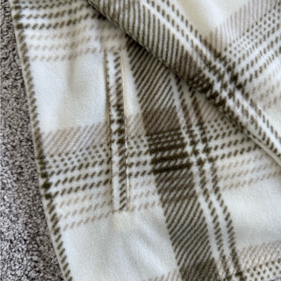 ⭐️ Firm Price ⭐️ New with tags O’Neil pullover - Picture 4 of 5